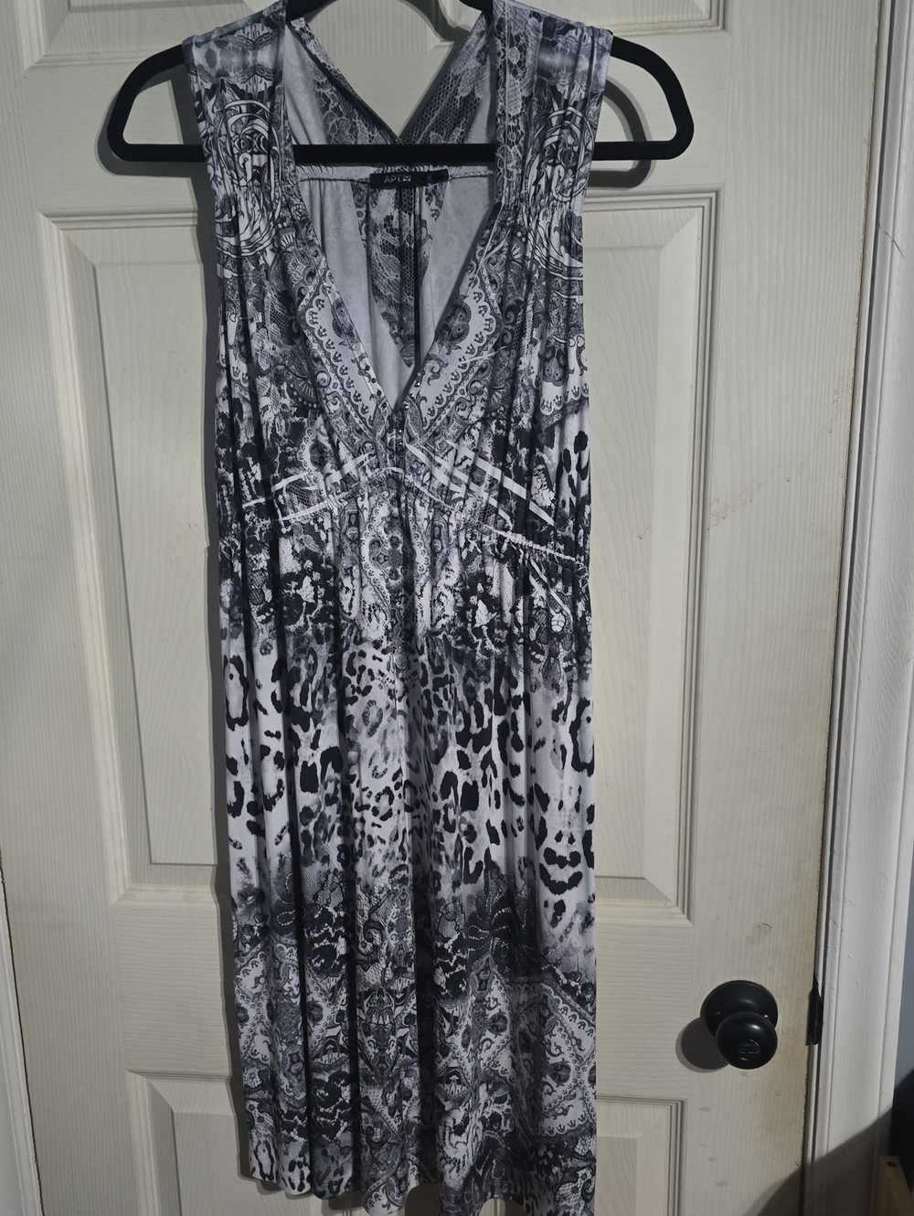 Apt. 9 Black & White Sleeveless V-Neck Midi Dress